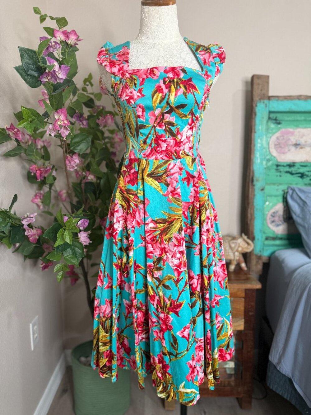 Hearts & Roses Retro Vintage Style Pin-Up Dress - Size 4 US
